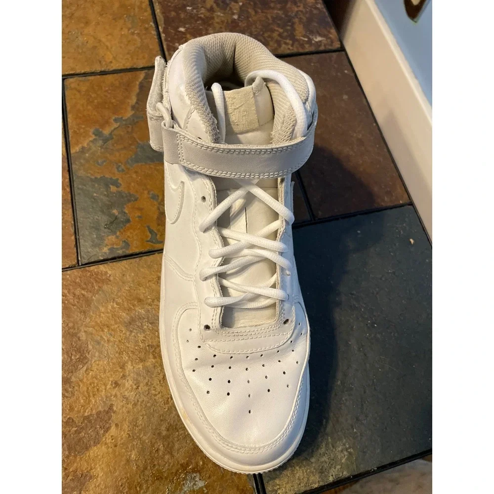 Nike Air Force 1 Mid 07 Triple White fits like a size 9 tag‎ faded see photo